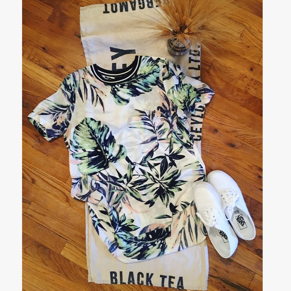 🌿 Topshop Monstera Leaf Print Top